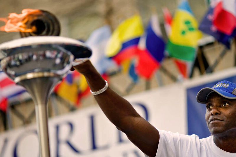Nine-time Olympic champion Carl Lewis is a Peace Run ambassador and mentor to Sri Chinmoy. Carl Lewis lit the huge torch in the standion with the Peca Runk Peace Torch.